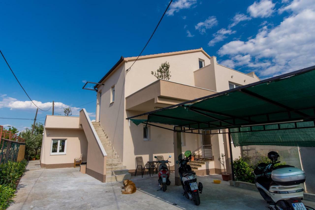 Apartment Sandra Trogir Bagian luar foto